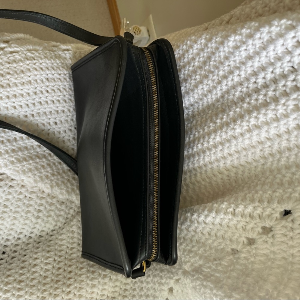 Coach… Vintage black Coach! Super clean❗️ - Picture 7 of 9
